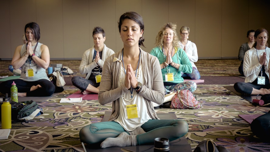 You are currently viewing Le yoga, une médecine douce à la rescousse des victimes de harcèlement sexuel